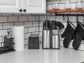 1712  Crest Point Drive , Arlington Texas 76012