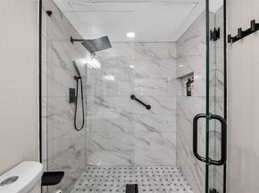 1712  Crest Point Drive , Arlington Texas 76012