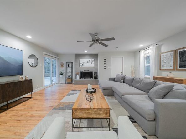 2430  Springhill Drive , Dallas Texas 75228