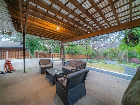 2430  Springhill Drive , Dallas Texas 75228