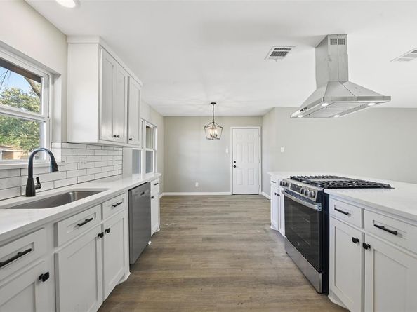 8012  Laura Street , North Richland Hills Texas 76180