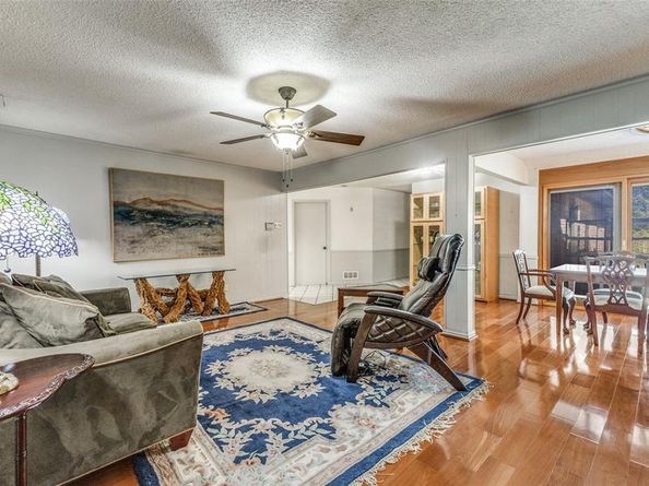 2271  Homeway Circle , Dallas Texas 75228