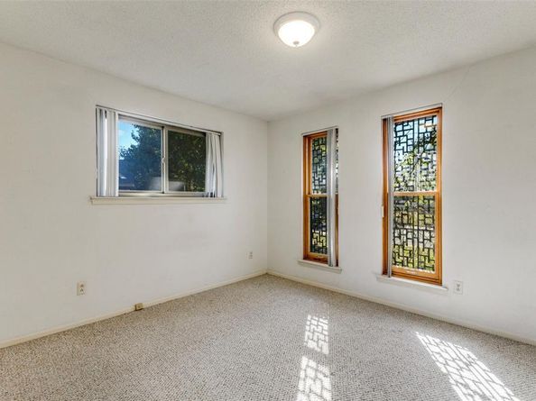 2271  Homeway Circle , Dallas Texas 75228