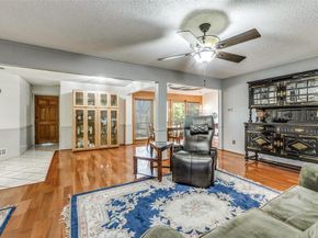 2271  Homeway Circle , Dallas Texas 75228