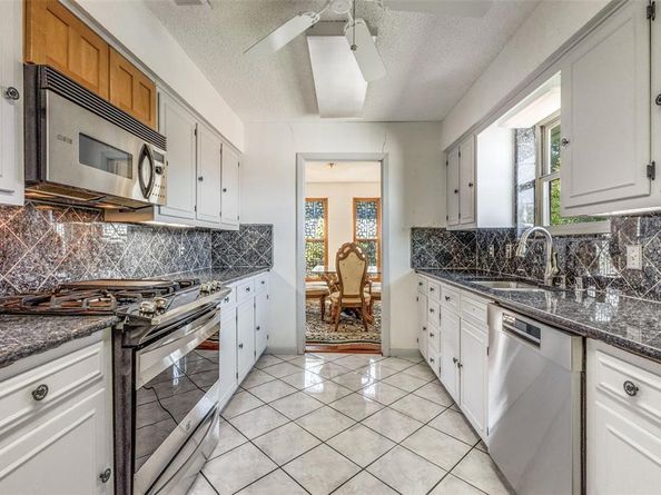 2271  Homeway Circle , Dallas Texas 75228