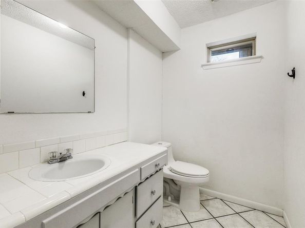 2271  Homeway Circle , Dallas Texas 75228