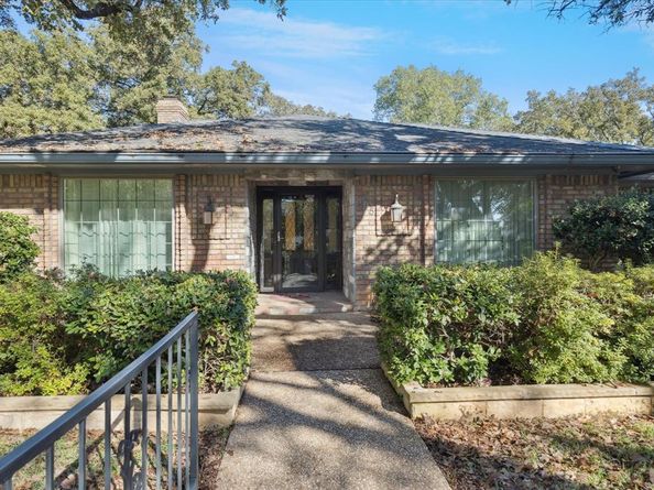 805  Newport Road , Fort Worth Texas 76120