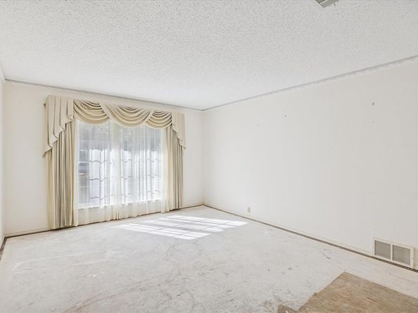 805  Newport Road , Fort Worth Texas 76120