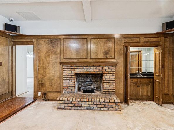 805  Newport Road , Fort Worth Texas 76120