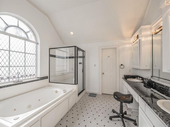 619  Lochngreen Trail , Arlington Texas 76012