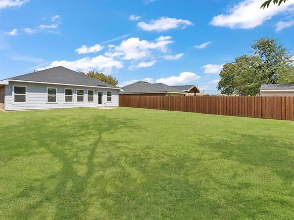 810  Ranch Road , Dallas Texas 75253