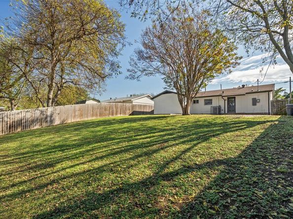 4021  Happy Canyon Drive , Dallas Texas 75241