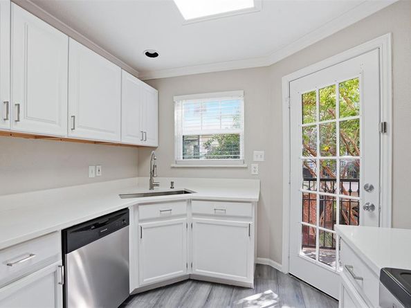 2902  State Street  5, Dallas Texas 75204