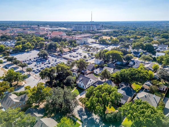 2560  Rogers Avenue , Fort Worth Texas 76109