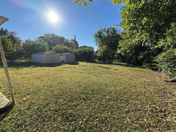 222 W Vista Drive , Garland Texas 75041