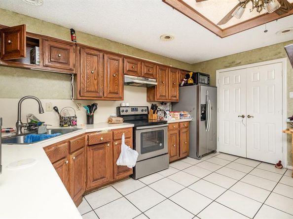 2825  Stoneridge Drive , Garland Texas 75044