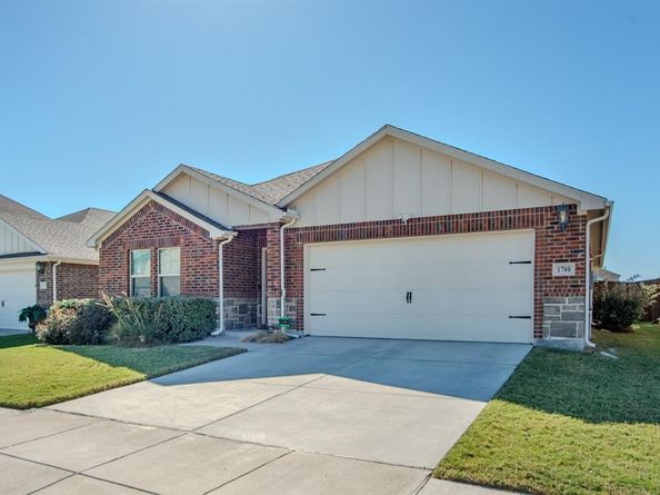 1700  Gold Mine Trail , Aubrey Texas 76227