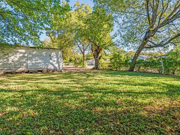 3422  Falls Drive , Dallas Texas 75211