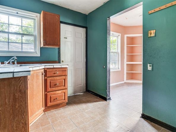 3422  Falls Drive , Dallas Texas 75211