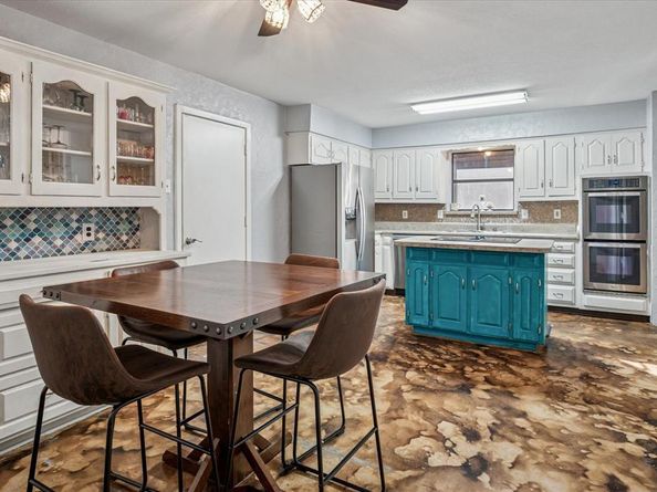 1916  Middle Glen Drive , Carrollton Texas 75007