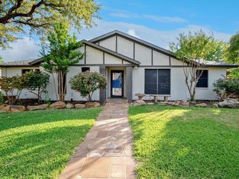 1916  Middle Glen Drive 