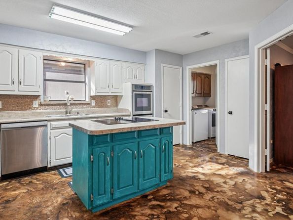 1916  Middle Glen Drive , Carrollton Texas 75007