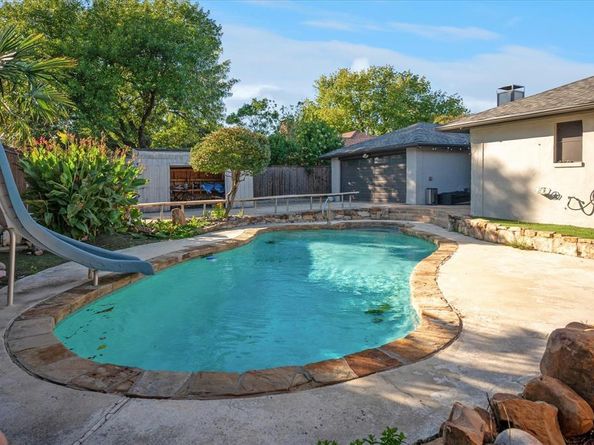 1916  Middle Glen Drive , Carrollton Texas 75007