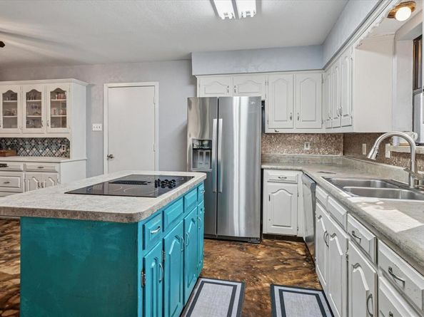 1916  Middle Glen Drive , Carrollton Texas 75007