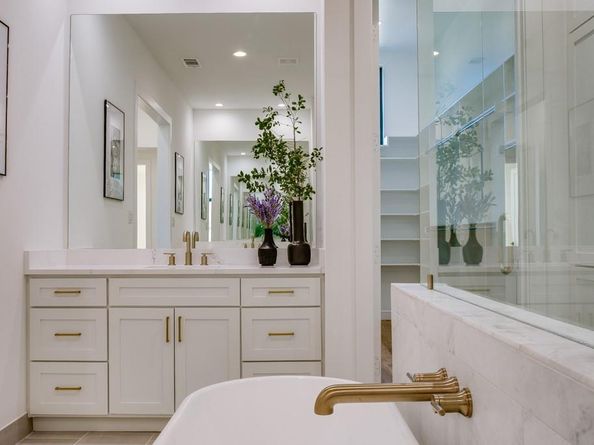 805  Pavillon Street  108, Dallas Texas 75204