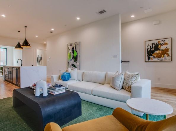 805  Pavillon Street  108, Dallas Texas 75204