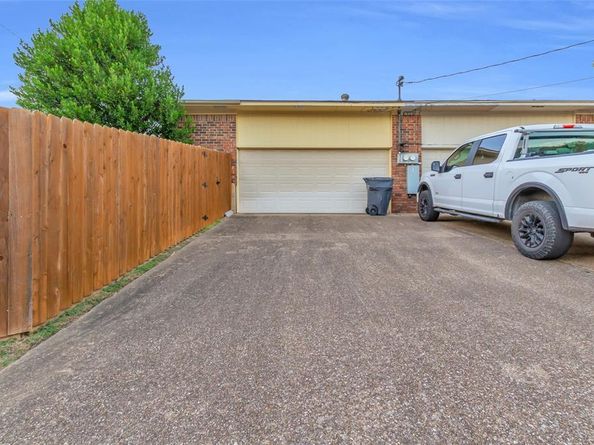 9224  Highedge Circle , Dallas Texas 75238