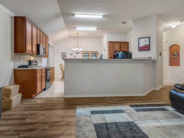 6116  Goldenrod Drive , Denton Texas 76208