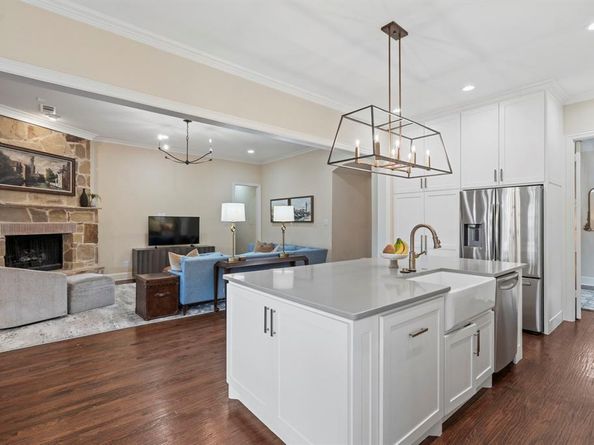 2220  Emerson Lane , Carrollton Texas 75010