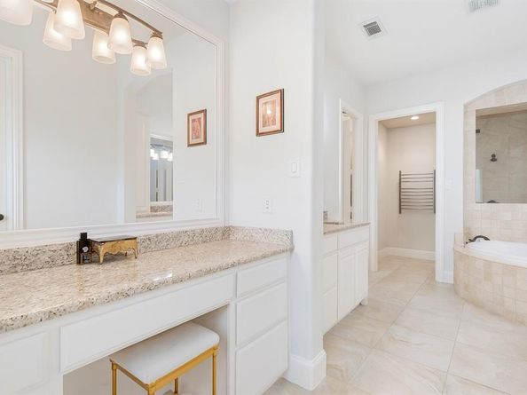 2220  Emerson Lane , Carrollton Texas 75010