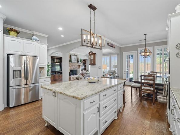 1608  Thomas Lane , Carrollton Texas 75010