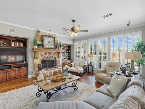 1608  Thomas Lane , Carrollton Texas 75010