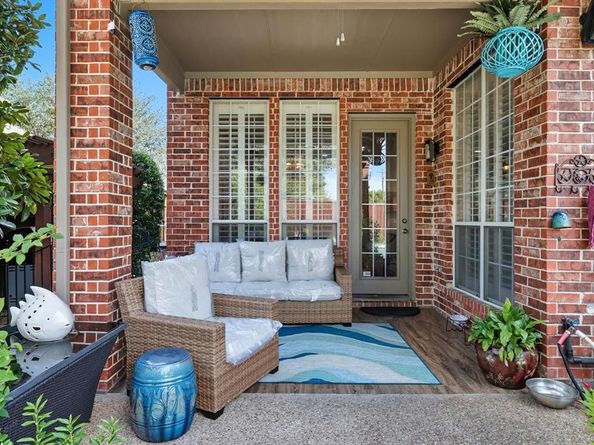 1608  Thomas Lane , Carrollton Texas 75010