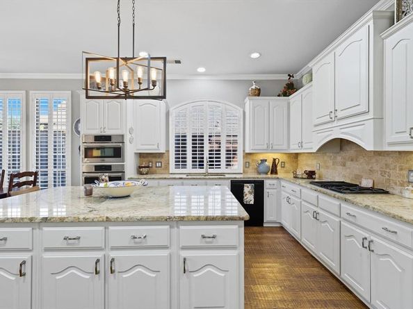 1608  Thomas Lane , Carrollton Texas 75010