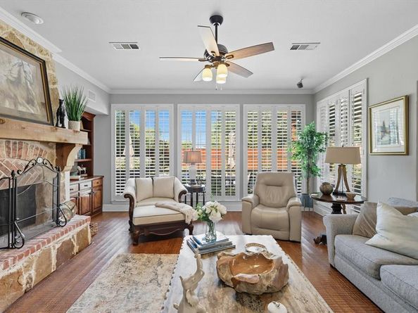 1608  Thomas Lane , Carrollton Texas 75010