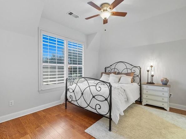 1608  Thomas Lane , Carrollton Texas 75010