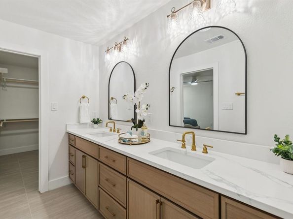 6005  Berry Trail Court , Dallas Texas 75248