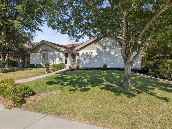 6005  Berry Trail Court , Dallas Texas 75248