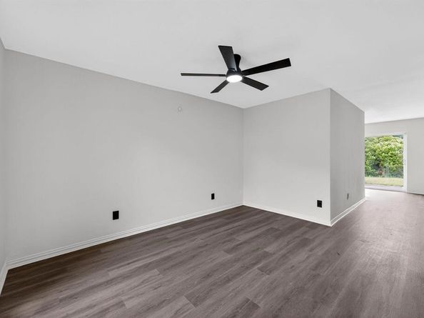 302  Independence Drive , Garland Texas 75043