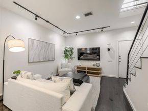 4242  Buena Vista Street  21, Dallas Texas 75205