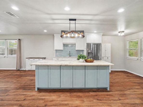 10011  Mill Valley Lane , Dallas Texas 75217