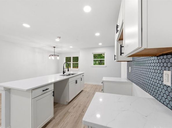 3842  Soft Wind Drive , Dallas Texas 75241