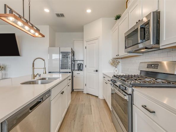 1038  Manuel Drive , Fate Texas 75087