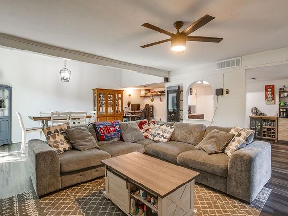 2909  Clover Valley Drive , Garland Texas 75043