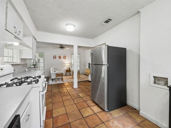 4821  Calmont Avenue , Fort Worth Texas 76107