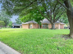 1525  Inverness Road , Mansfield Texas 76063